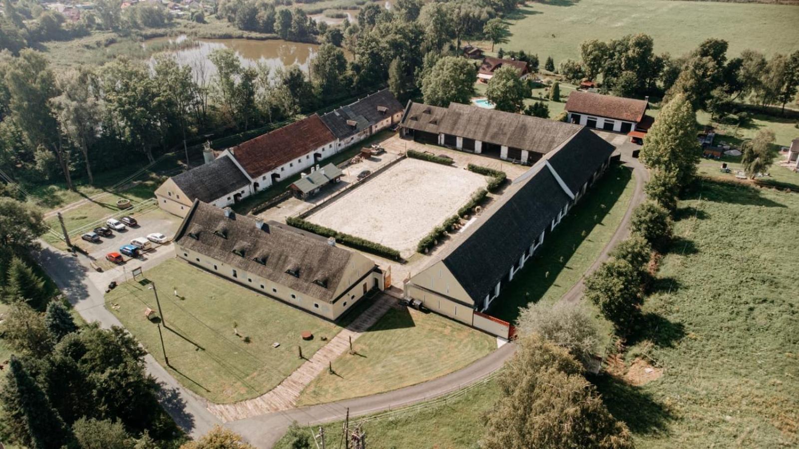Dvur Olsiny -Hotel And Horse-Riding Karvina Exterior photo